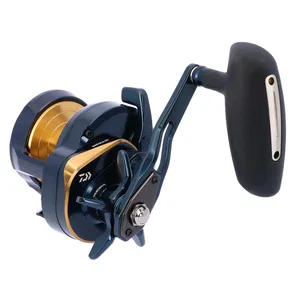 Daiwa 24 Saltiga (G) 15L (venstre)